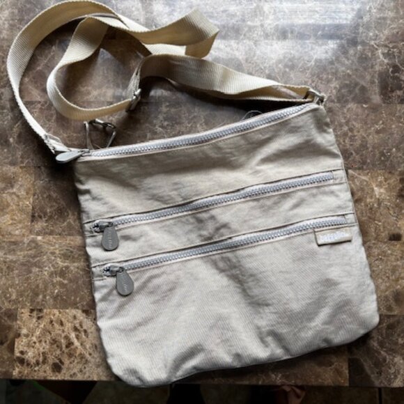 Baggallini Handbags - Baggalini Everywhere Bagg Crossbody Bag Tan Beige Zip Travel